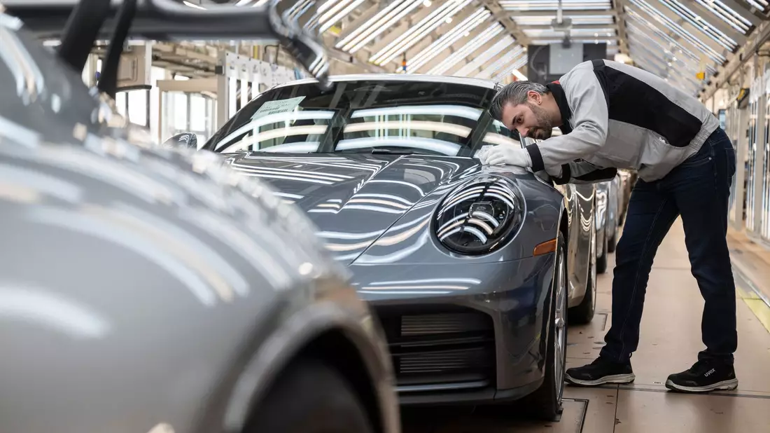 Porsche hat zu Jahresbeginn weniger Autos verkauft. (Archivbild) - Bild: Marijan Murat/dpa