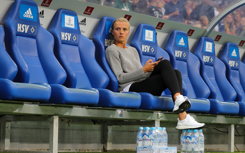 Münchens Teammanagerin Kathleen Krüger bei einem Testspiel in hambrg 2018. (Archivbild) - Foto: Christian Charisius/dpa