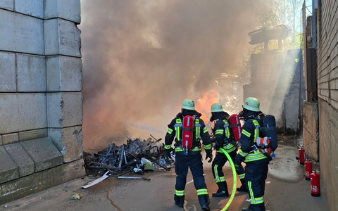 FW-BN: Feuer in Bonner Recyclingbetrieb. - Foto: presseportal.de