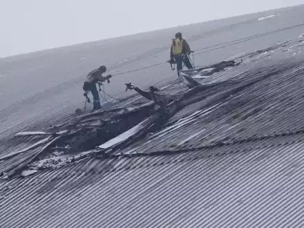 Dem ukrainischen Präsidenten Wolodymyr Selenskyj zufolge sind mehr als 500 Millionen Euro für die Reparatur des über einem Betonsarkophag für die Atomruine errichtete Stahlbogens nötig. (Archivbild) - Foto: Efrem Lukatsky/AP/dpa