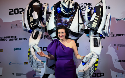 Digitalministerin Dorothee Bär (CSU) verkündete den Hauptgewinner.  - Foto: Sven Hoppe/dpa