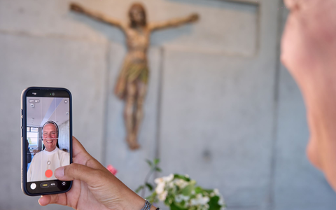 Schwester Ursula findet ihr Leben gut.  - Foto: Thomas Frey/dpa