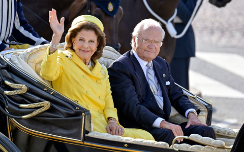 Steht ihrem schwedischen Mann seit vielen Jahrzehnten treu und gut gelaunt zur Seite: Königin Silvia. (Archivbild) - Foto: Janerik Henriksson/TT News Agency/AP/dpa