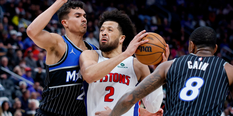Tristan da Silva (l) konnte Cade Cunningham nicht aufhalten. - Foto: Duane Burleson/AP/dpa