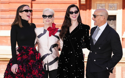 Die Stars des Kultfilms «Der Teufel trägt Prada» standen 20 Jahre später für die Fortsetzung vor der Kamera: Emily Blunt (l-r), Meryl Streep, Anne Hathaway und Stanley Tucci. - Foto: Scott A Garfitt/Invision/AP/dpa