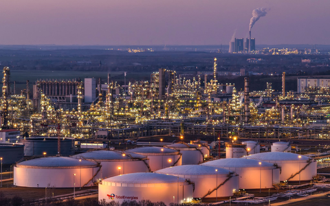 Chemiewerk in Deutschland: «Die Lieferketten geraten spürbar unter Druck.» (Archivbild) - Foto: Jan Woitas/dpa