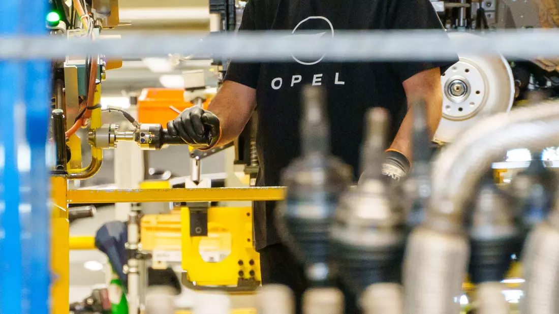 Am Stammsitz Rüsselsheim werden Opel-Autos montiert. (Archivbild) - Bild: Andreas Arnold/dpa