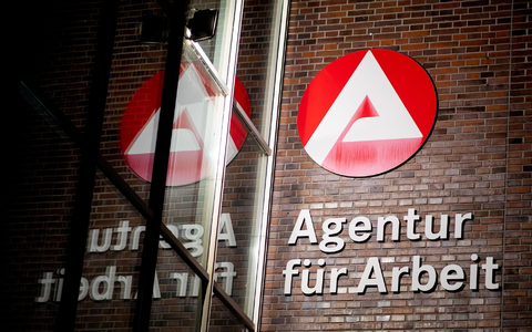 Die Zahl der Arbeitslosen in Deutschland ist im April nur geringfügig gesunken. (Archivbild) - Foto: Hauke-Christian Dittrich/Deutsche Presse-Agentur GmbH/dpa