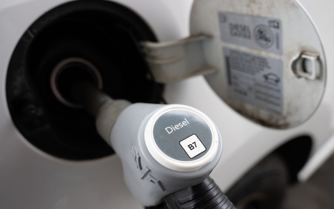 Der Dieselpreis ist sogar minimal gefallen. (Archivbild) - Foto: Sebastian Kahnert/dpa