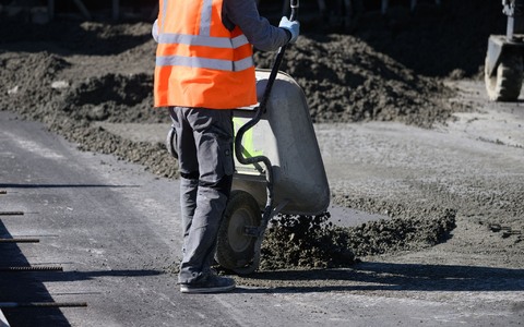Der Staat will Milliarden in Infrastruktur wie Straßen und Schienen sowie in Verteidigung investieren. (Symbolbild) - Foto: Robert Michael/dpa