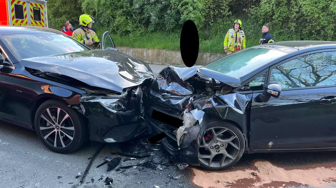 POL-MI: Schwerer Verkehrsunfall bei Überholmanöver - zwei Verletzte - Bild: presseportal.de