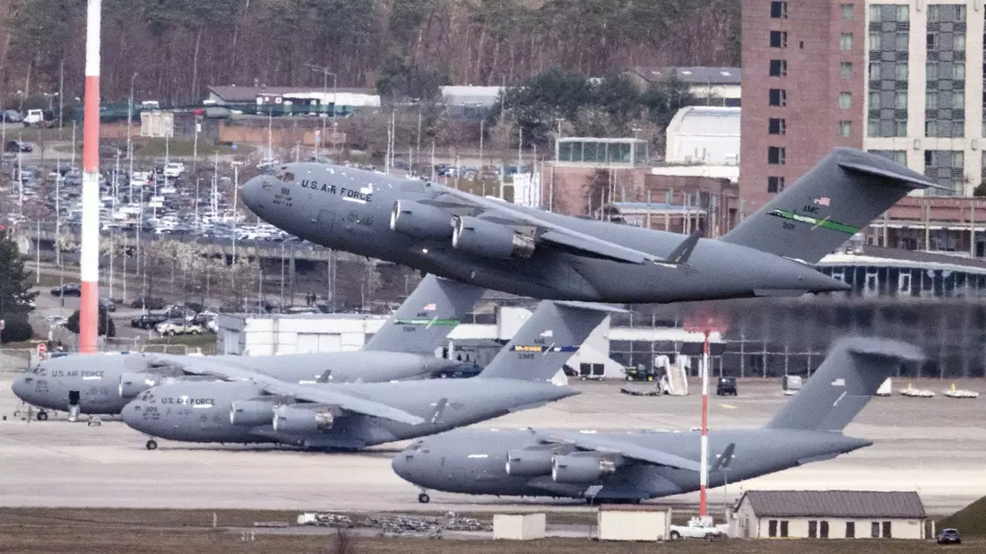 Die US-Airbase in Ramstein ist die zentrale Luftdrehscheibe für Europa und den Nahen Osten. (Archivbild) - Bild: Boris Roessler/dpa