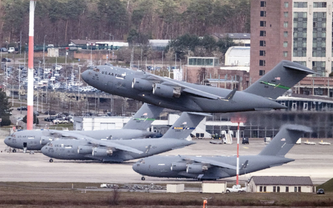 Die US-Airbase in Ramstein ist die zentrale Luftdrehscheibe für Europa und den Nahen Osten. (Archivbild) - Foto: Boris Roessler/dpa