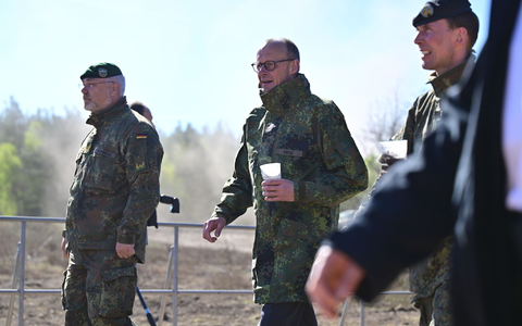 Bundeskanzler Merz besucht die Bundeswehr in Munster.  - Foto: Philipp Schulze/dpa