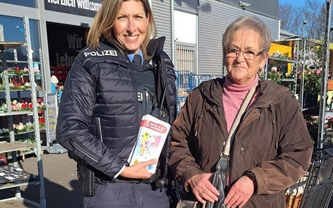 POL-OF: Polizeioberkommissarin Lisa Spitz informierte Bürgerinnen und Bürger: Augen auf - Tasche zu! - Foto: presseportal.de