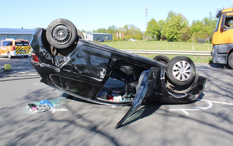 POL-MI: Kreuzungsunfall - Auto überschlägt sich - Foto: presseportal.de