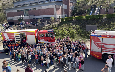 FW-OE: Brandschutz hautnah erleben - Erfolgreicher Brandschutztag an der Grundschule Kirchhundem - Foto: presseportal.de