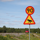 Ein Straßenschild warnt im Norden von Schweden vor Elchen. (Illustration) - Foto: Steffen Trumpf/dpa