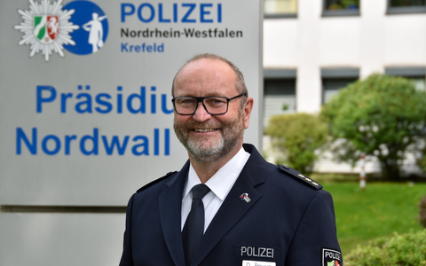 POL-KR: Was in Krefeld begann - endet nun in Krefeld: Leiter der Direktion Gefahrenabwehr/Einsatz geht in Ruhestand - Foto: presseportal.de
