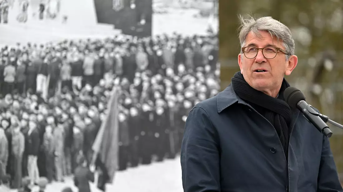 Auch beim Gedenken an den Jahrestag der Befreiung des früheren KZ Buchenwald gab es Protest gegen Weimer. (Archivbild) - Bild: Martin Schutt/dpa