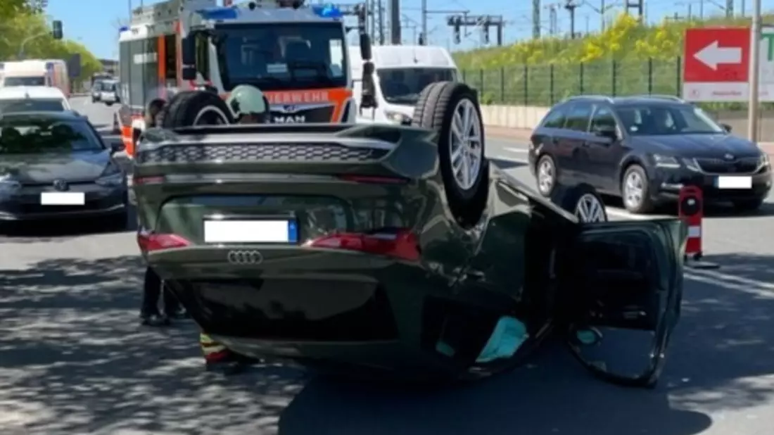 LPI-EF: Audi überschlägt sich bei Verkehrsunfall in Erfurt - Bild: presseportal.de
