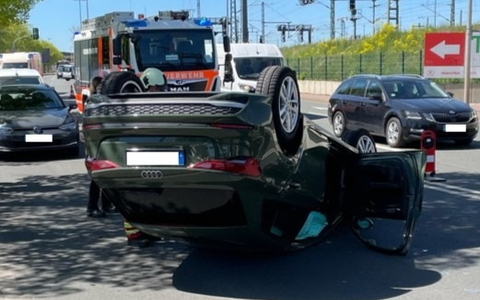 LPI-EF: Audi überschlägt sich bei Verkehrsunfall in Erfurt - Foto: presseportal.de