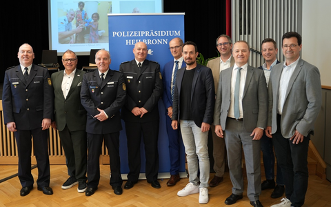 POL-HN: Eppingen: Erster Polizeihauptkommissar Jens Weber folgt als Leiter des Polizeireviers Eppingen auf Erster Polizeihauptkommissar Bernd Walter - Foto: presseportal.de