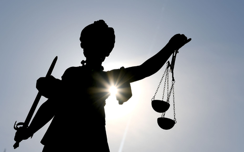 Eine Statue der römischen Göttin Justitia. (Symbolbild) - Foto: Arne Dedert/dpa