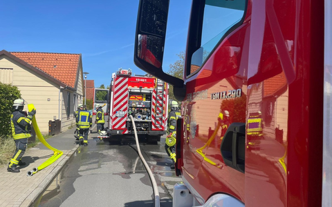 FW Celle: Brennende Hecke - sechs Einsätze bisher am Donnerstag - Foto: presseportal.de