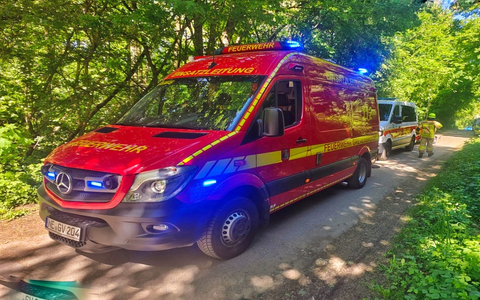 FW Grevenbroich: Jugendliche in Grevenbroich tot aus der Erft geborgen - Foto: presseportal.de