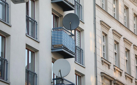 Satellitenschüssel an Wohnhaus (Archiv) - Foto: via dts Nachrichtenagentur