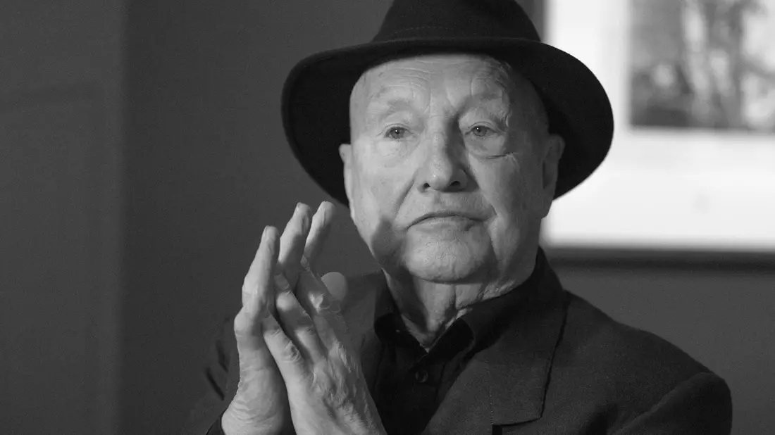 Sein Künstlername war eine Hommage an seinen Geburtsort Deutschbaselitz. - Bild: Sebastian Kahnert/dpa
