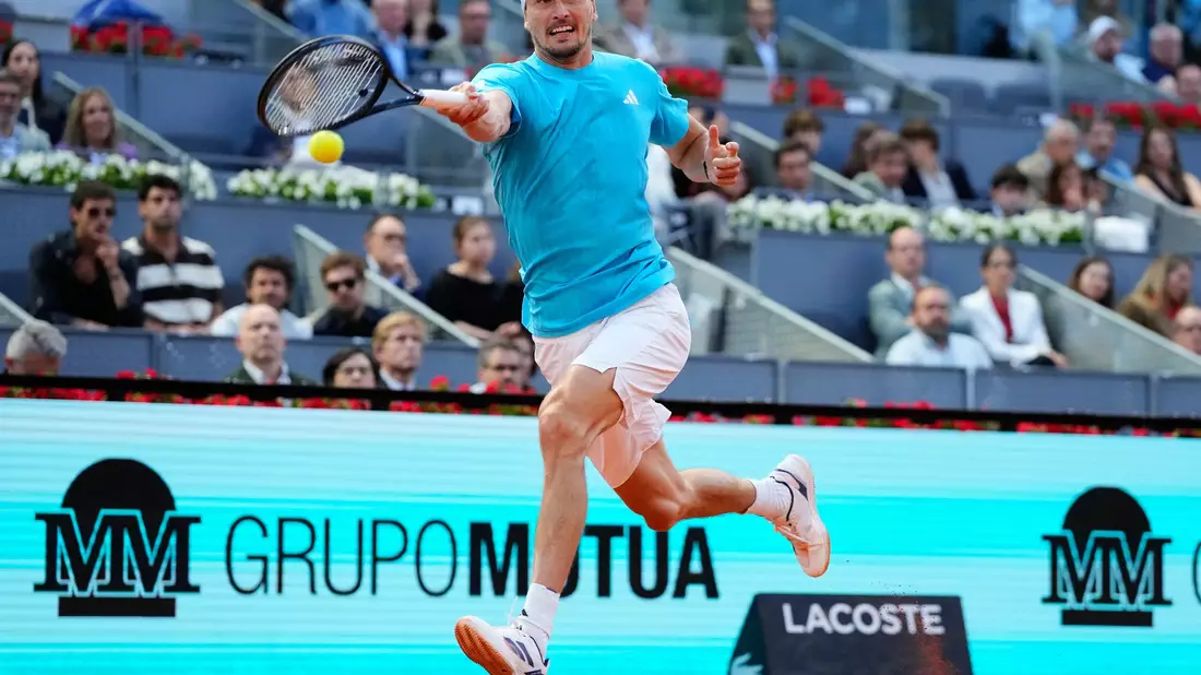 Alexander Zverev erreicht das Halbfinale in Madrid.  - Bild: Jose Breton/AP/dpa