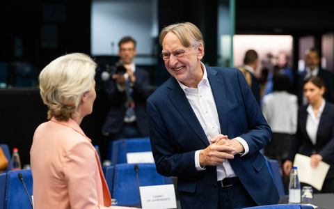 Setzten sich stark für das Abkommen ein: EU-Kommissionspräsidentin Ursula von der Leyen und der Vorsitzende des Handelsausschusses im Europäischen Parlament, Bernd Lange (SPD). (Archivbild) - Foto: Philipp von Ditfurth/dpa