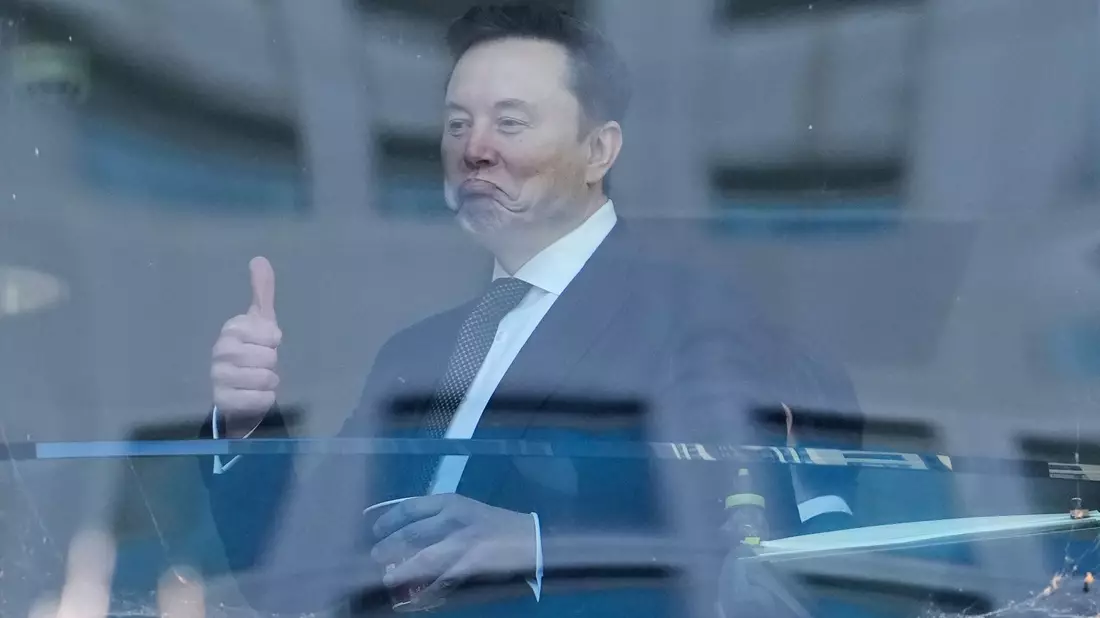 Tech-Milliardär Elon Musk wurde als Zeuge im Prozess um seine Klage gegen OpenAI-Mitgründer Sam Altman befragt. - Bild: Godofredo A. Vásquez/AP/dpa