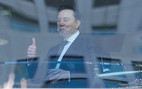 Tech-Milliardär Elon Musk wurde als Zeuge im Prozess um seine Klage gegen OpenAI-Mitgründer Sam Altman befragt. - Foto: Godofredo A. Vásquez/AP/dpa