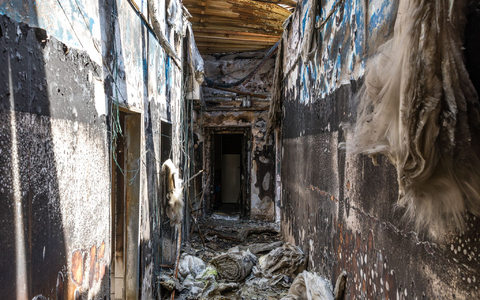 In den Jahren 2024 und 2025 sollen mutmaßliche Mitglieder einer rechtsterroristischen Gruppe mehrere Anschläge verübt haben, unter anderem auf ein Kulturhaus in Altdöbern. (Archivbild) - Foto: Frank Hammerschmidt/dpa