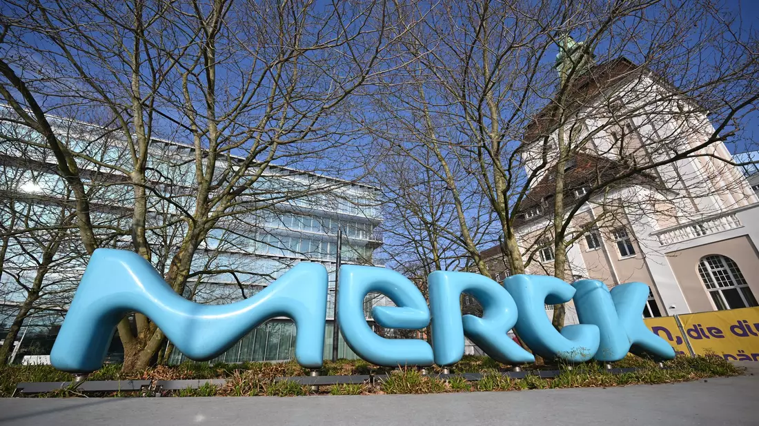 Der Pharma- und Technologiekonzern Merck hat einen neuen Chef. (Archivbild) - Bild: Arne Dedert/dpa