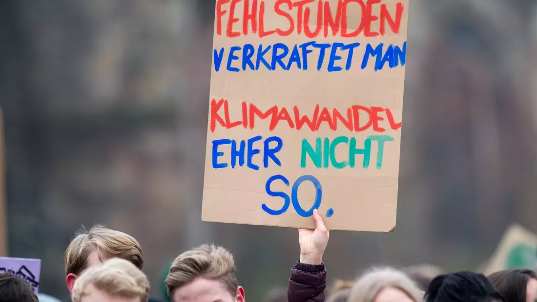 2019 gingen regelmäßig tausende Schülerinnen und Schüler für Fridays For Future auf die Straße. (Archivbild) - Bild: Klaus-Dietmar Gabbert/dpa-Zentralbild/ZB