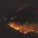 In der Nacht spitzte sich die Lage zu. - Foto: -/Vigili del Fuoco/dpa