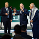 Gianni Infantino (M) kann Dschibril Radschub, Präsident des Palästinensischen Verbandes, und den israelischen Vizechef Bassim Scheich Suliman (l) auf der Kongressbühne nicht versöhnen.  - Foto: Ethan Cairns/The Canadian Press/AP/dpa