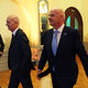 Das Verhältnis des DFB mit Bernd Neuendorf (l) zur FIFA und Gianni Infantino hat sich inzwischen entspannt. (Archivbild) - Foto: Maja Hitij/Getty Images Europe Pool/dpa