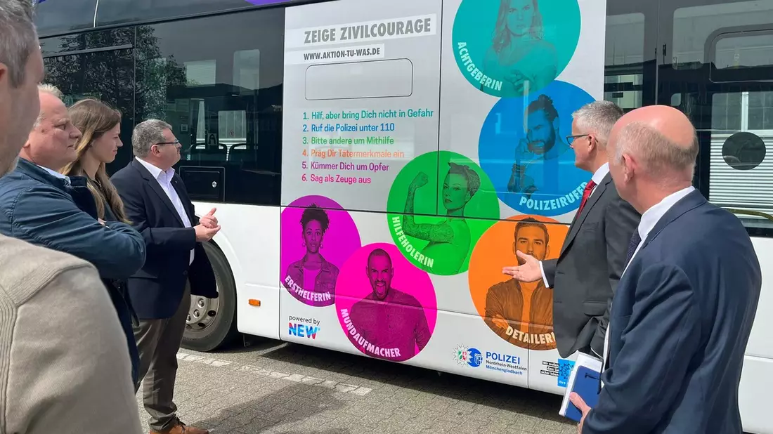 POL-MG: Mehr Zivilcourage im Alltag: Polizei Mönchengladbach und NEW AG starten gemeinsame Kampagne im Busverkehr - Bild: presseportal.de