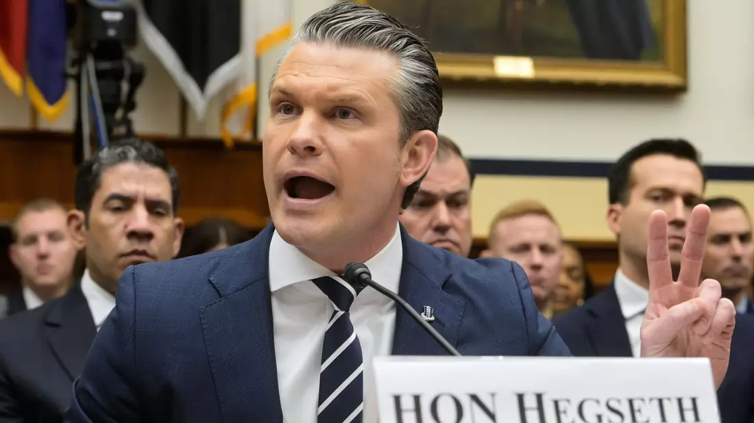 US-Verteidigungsminister Hegseth legt ein Kriegsgesetz anders aus als der Wortlaut es hergibt. (Archivfoto) - Bild: Rod Lamkey Jr./FR172078 AP/AP/dpa