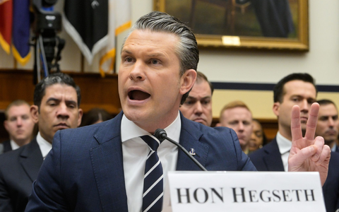 US-Verteidigungsminister Hegseth legt ein Kriegsgesetz anders aus als der Wortlaut es hergibt. (Archivfoto) - Foto: Rod Lamkey Jr./FR172078 AP/AP/dpa