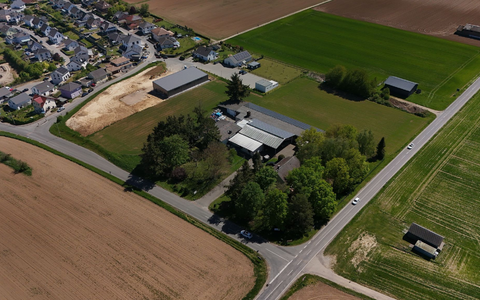 Nach dem Unglück in einer kleinen traditionsreichen Lederfabrik im hessischen Runkel ist nun auch das fünfte Opfer im Krankenhaus gestorben. - Foto: Sascha Ditscher/dpa
