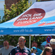 «Hol dir dein Land zurück», steht auf dem Schirm am Stand. Auf den Straßen in Sachsen-Anhalt hat die AfD inzwischen eine Menge Land erobert. - Foto: Peter Gercke/dpa