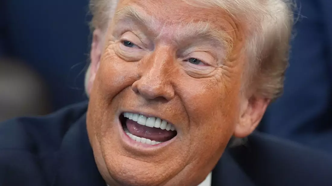 US-Präsident Trump kündigt eine Zollerhöhung für die EU an. - Bild: Alex Brandon/AP/dpa