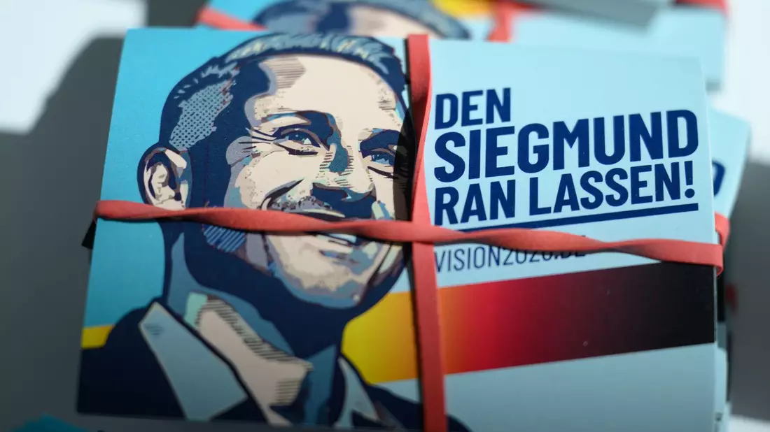 Werbematerial mit AfD-Spitzenkandidat Ulrich Siegmund ist reichlich vorhanden. (Archivbild) - Bild: Hendrik Schmidt/dpa
