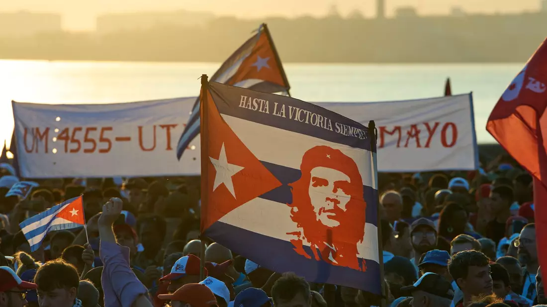 Hunderttausende Kubaner protestieren gegen das US-Embargo. - Bild: Ramon Espinosa/AP/dpa